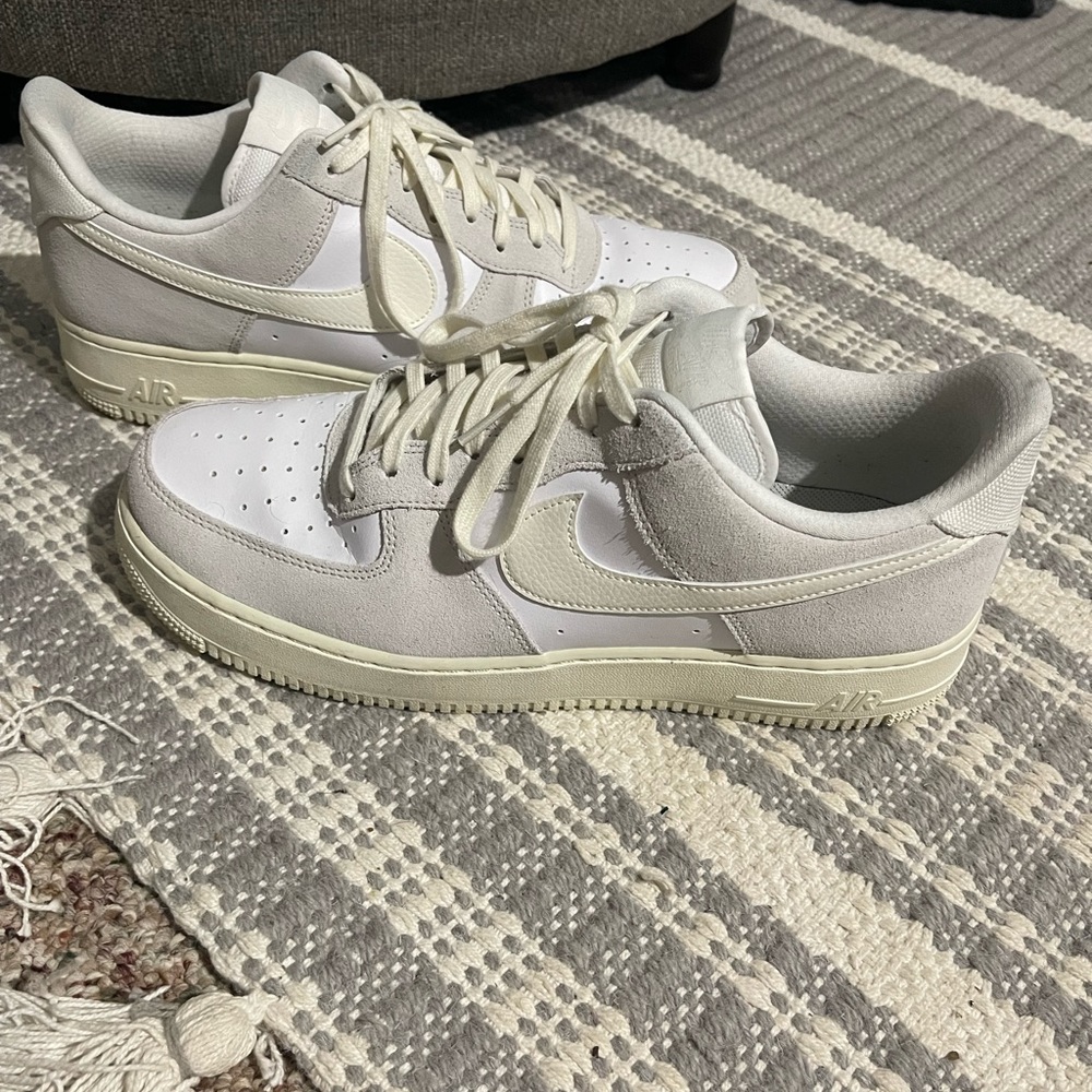 LIKE NEW!!! Nike Air Force 1 LV8 Men’s Size 12